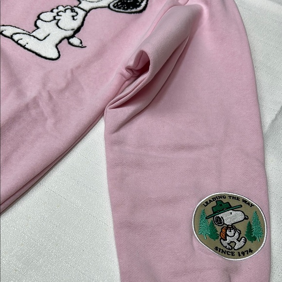 Snoopy embroidered & patch designs zip up jacket with hood NWT! Size M - Picture 6 of 16